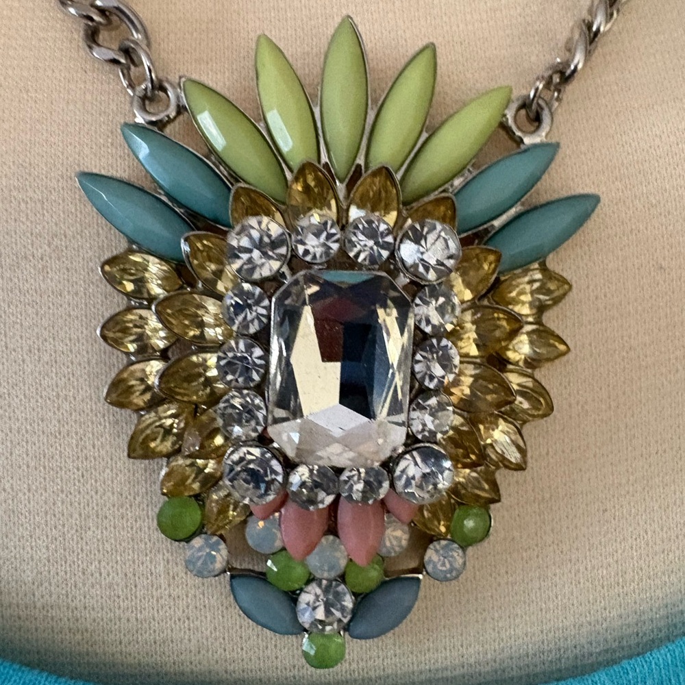 BEAUTIFUL SILVER TONE VINTAGE LOOK JEWELED RHINESTONE NECKLACE